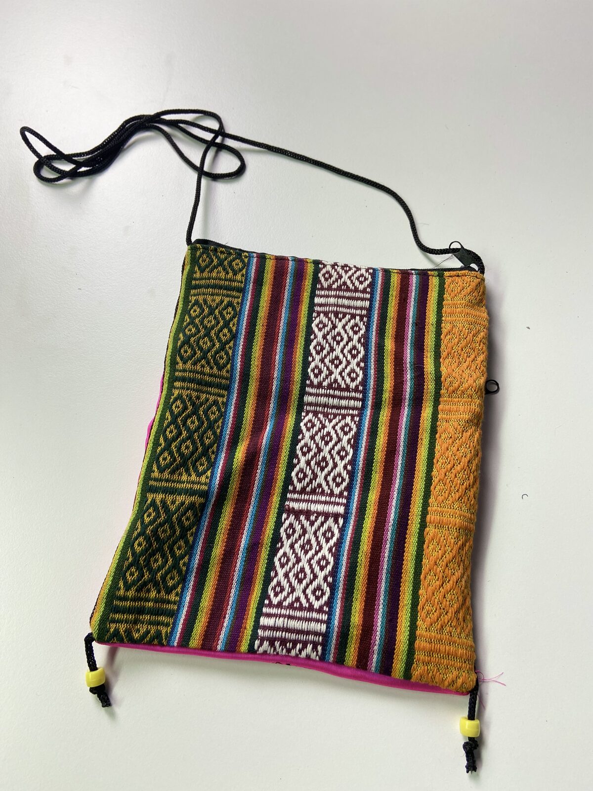 Torba boho tkana w pasy, z frędzlami