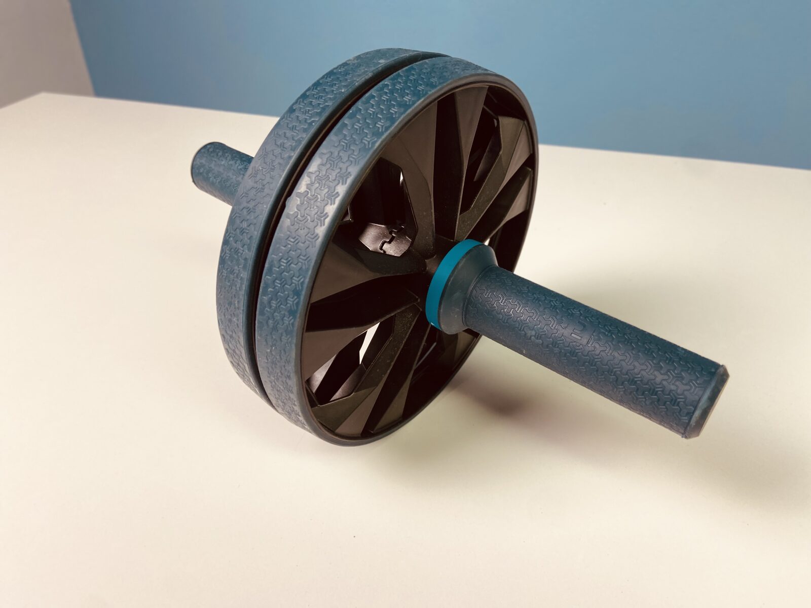 Koło do ćwiczeń brzucha (ab wheel), czarno-niebieskie